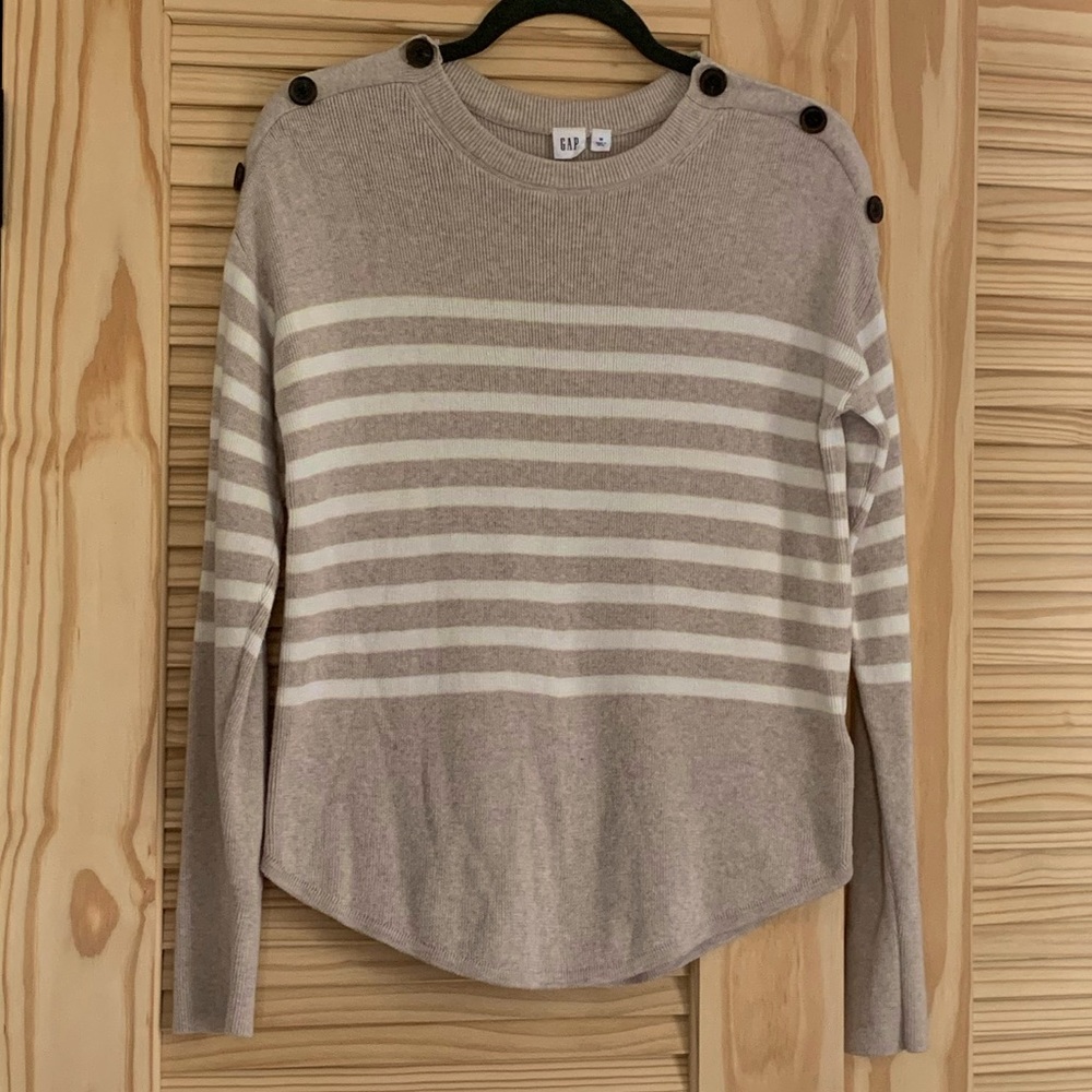 gap sweater